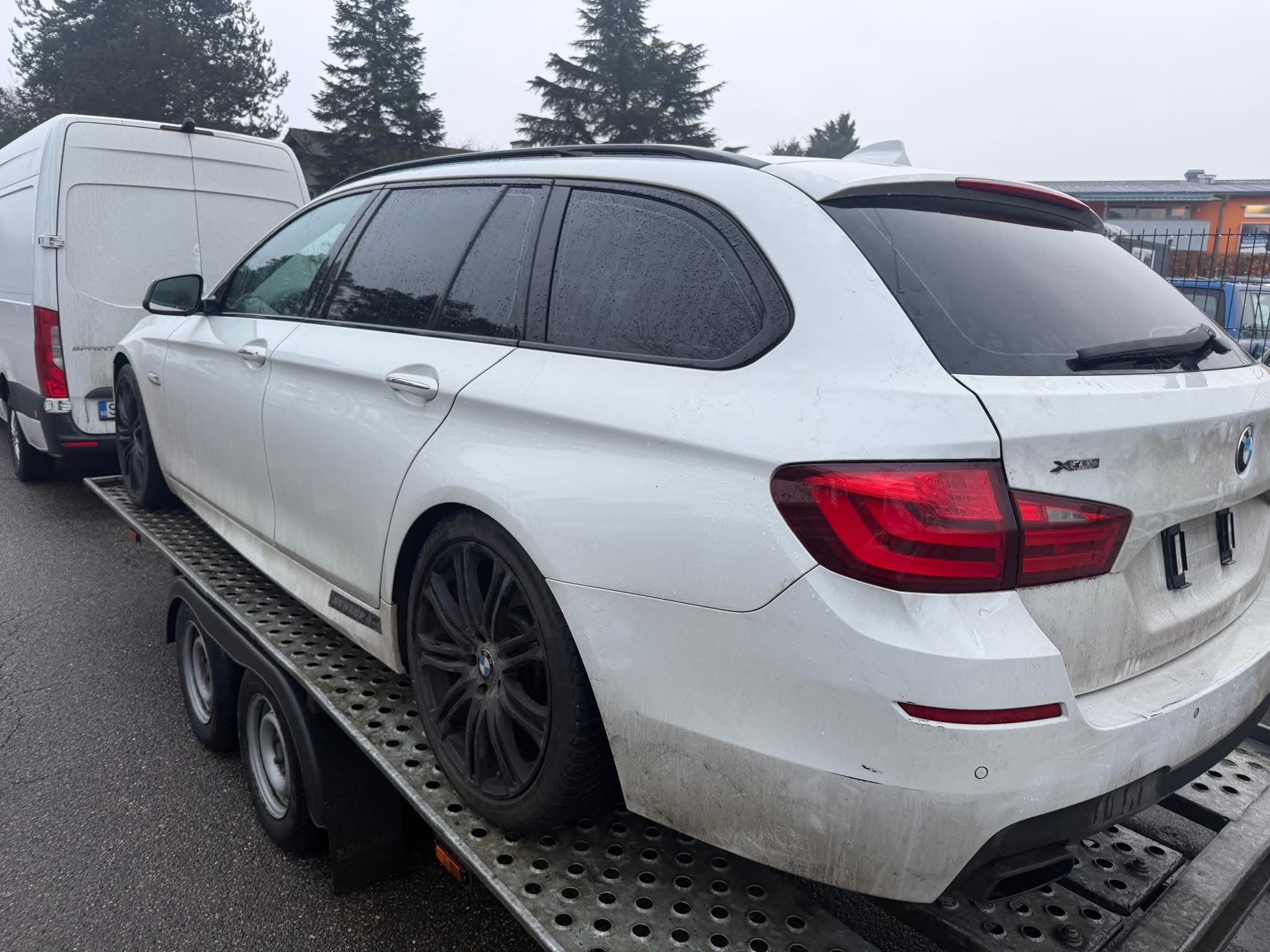 Transport BMW pe platformă