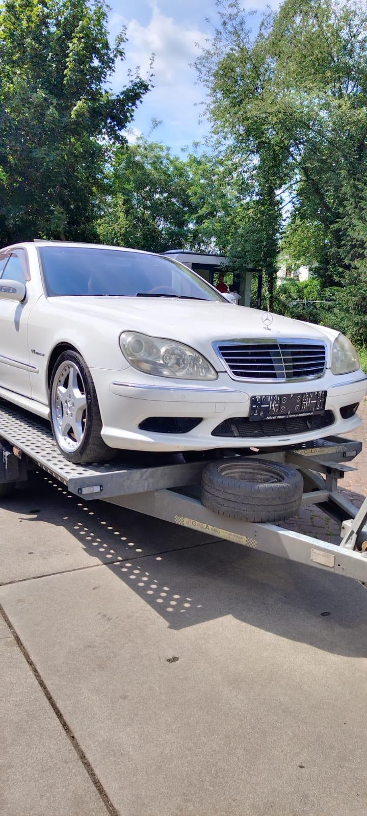 Transport Mercedes pe platformă