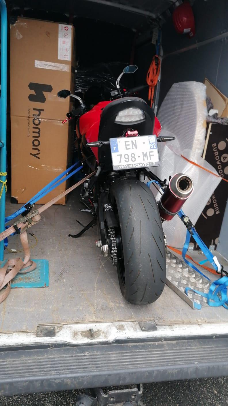 Transport motocicletă în dubă