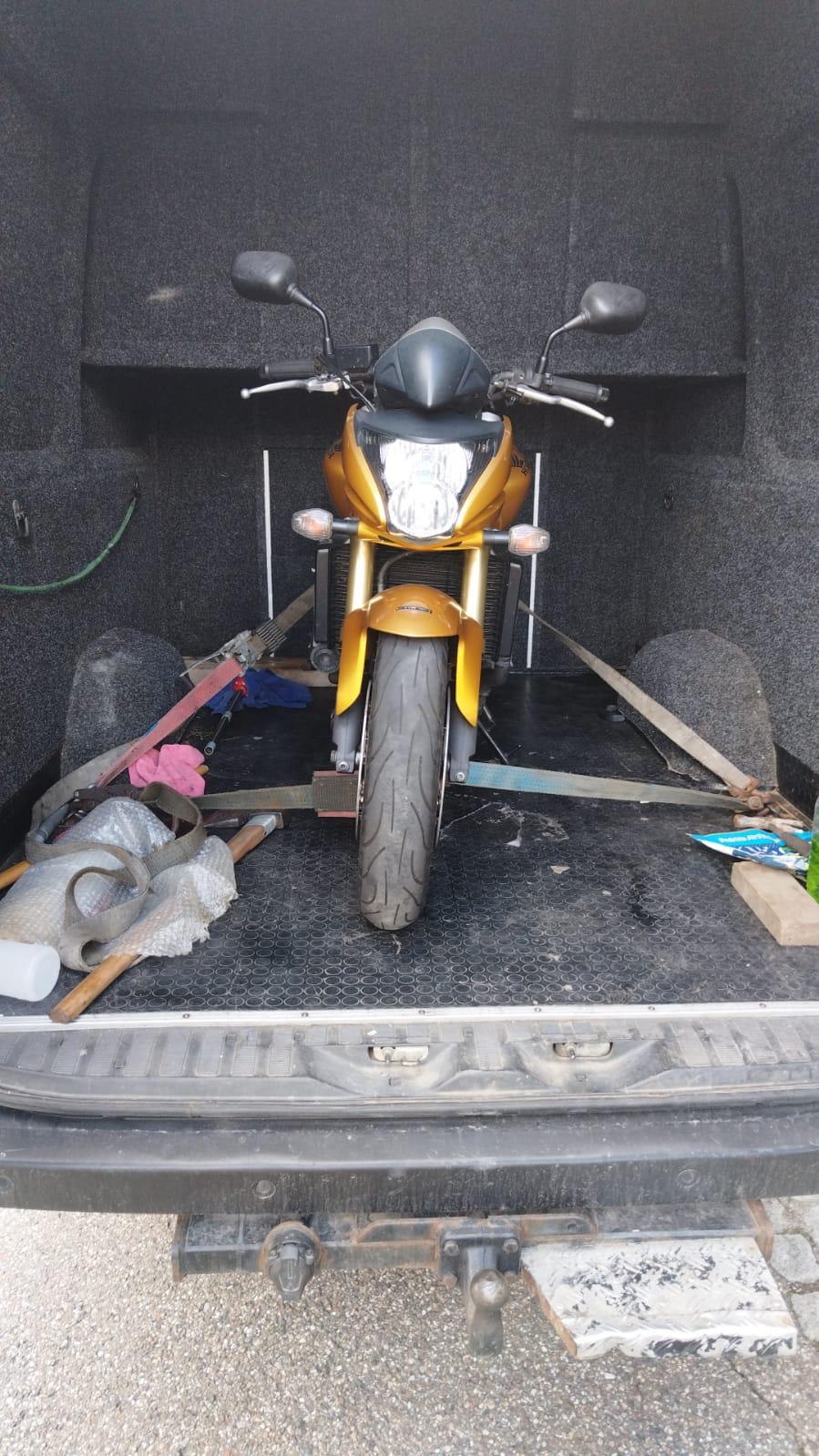 Transport motocicletă în dubă