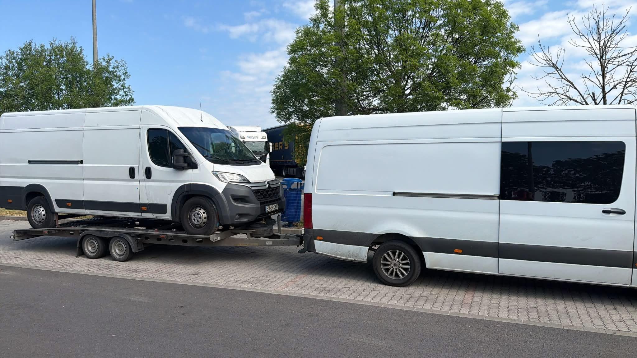 Transport utilitare pe platformă